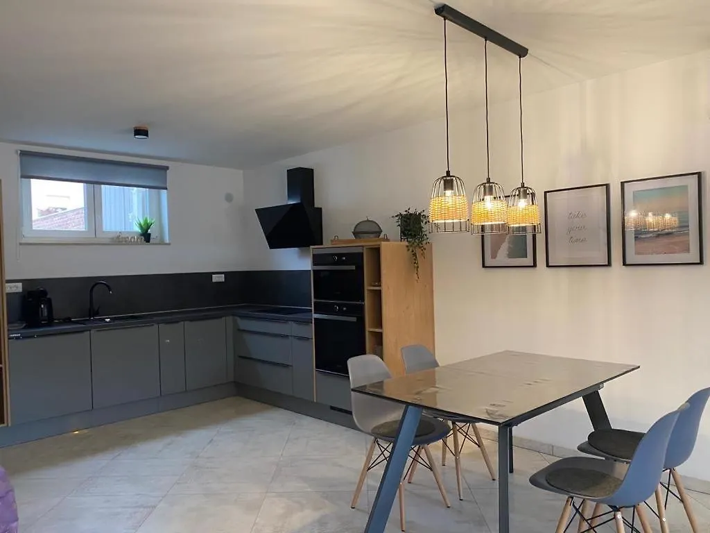 Strandnahes Apartment Posesi Mit Pool Nur 200M! Medulin Croatia
