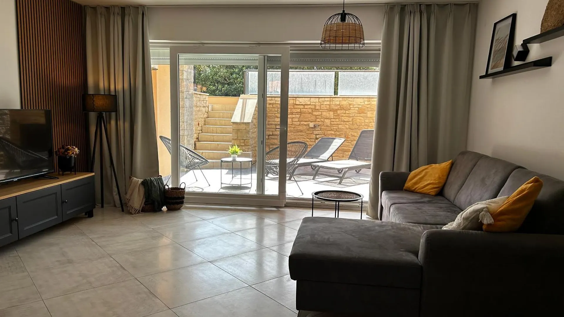 Strandnahes Apartment Posesi Mit Pool Nur 200M! Medulin